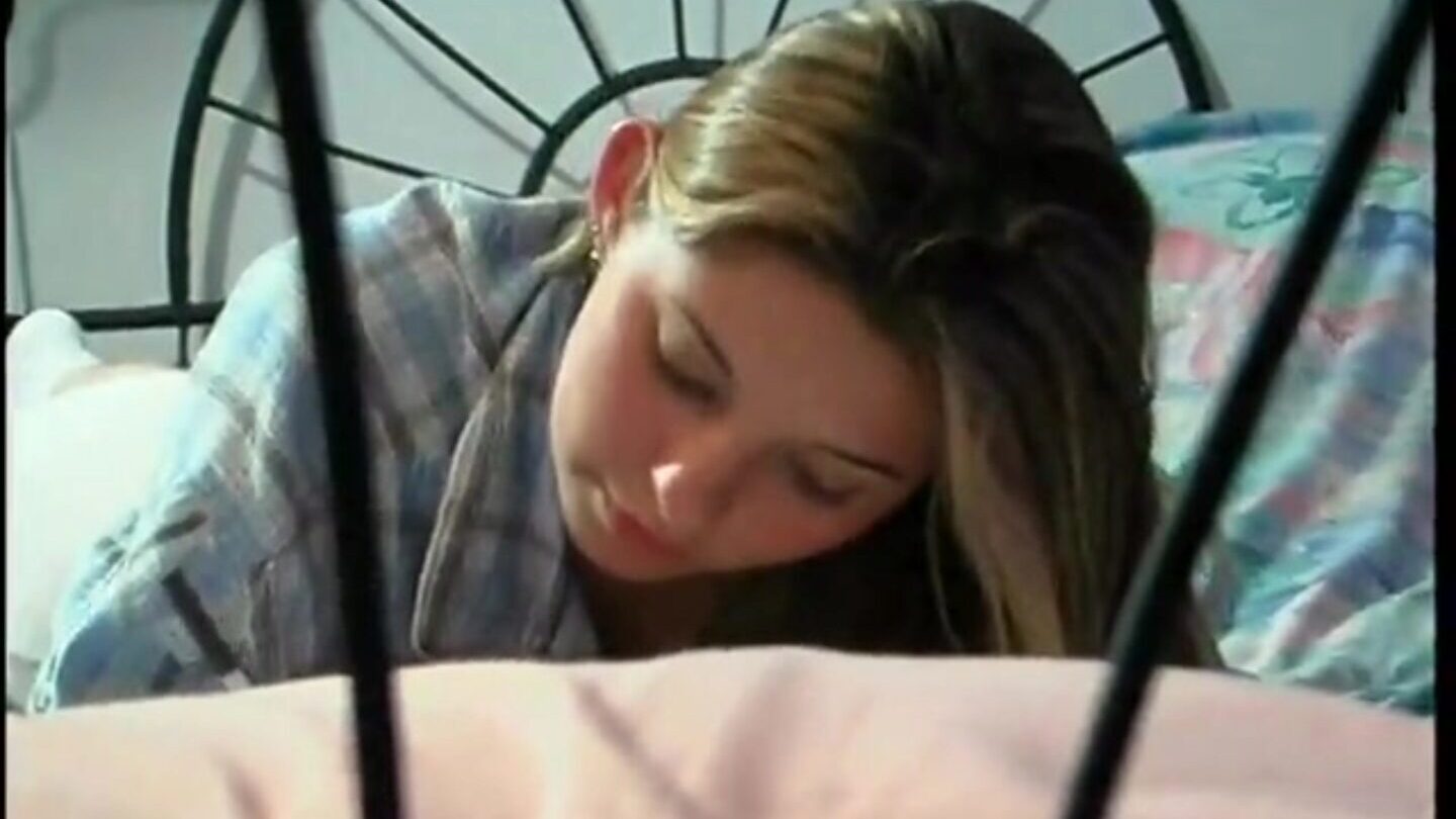 Hot sweetheart fucks her mammas bf